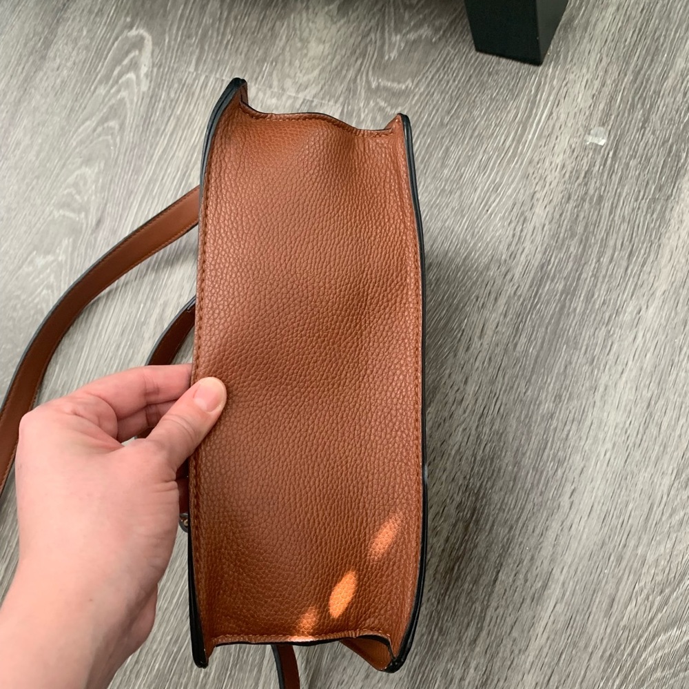 HandBags - Picture 6 of 9